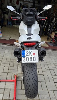Ducati Monster 796 - 4