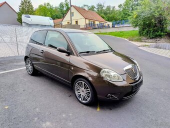 Lancia Ypsilon 1.4 70 KW Versus 1 z 500ks - 4