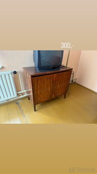 Výprodej domu - linky, gauče, stoly, postele - 4