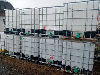IBC nádrže potravinářské a pěkné černé a bílé - 4