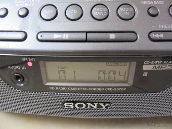 Nabízím moderní radio Sony+dálkovy ovladač. CD a radio plně - 4