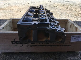 Caterpillar- hlava motoru - 4