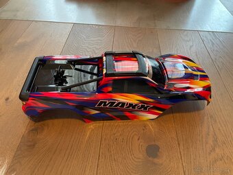 Traxxas Maxx karosérie - 4