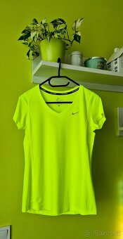 Neónové dámské tričko Nike - 4