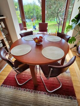Prodám kulatý jídelní stůl – průměr 120 cm - 4