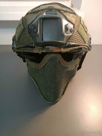 Helma s maskováním, brýlemi a maskou - 4