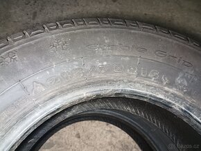 Prodám 2ks pneu 215/70-15C - 4