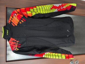 Jen 2 dny používaná bunda. PC 4000 Kč. MEMBRÁNA. - 4