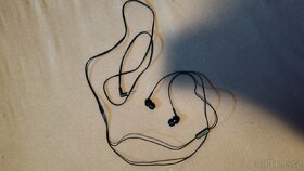 Drátové sluchátka do uší Sony MDR-EX110AP, černá - 4