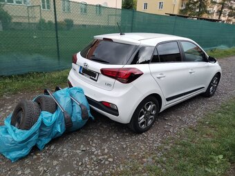 Hyundai i20 1.2 benzín, 56000km, TRIKOLOR PREMIUM PLUS - 4