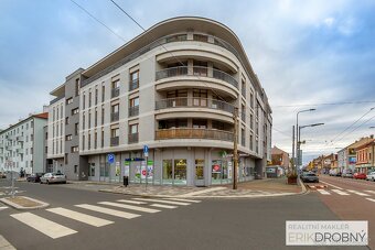 Pronájem bytu 1kk, 33 m2, s parkovacím stáním a terasou - 4