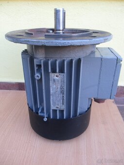 Přírubový elektromotor 380V.0,55kw-1380ot.min.Mohelnice. - 4