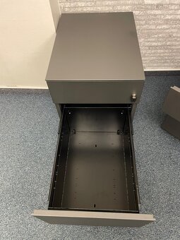 Kancelářské kovové zásuvkové kontejnery na kolečkách s uzamy - 4