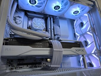 Herní PC AM5/Ryzen 5/RX 9070 XT/32GB RAM/1TB NVMe - 4