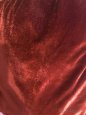 Sametové červené šaty s výkrojem v dekoltu.38 - 4