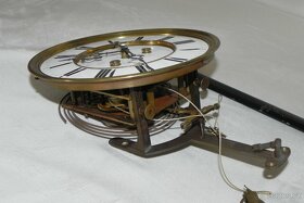 Starý kompletní hodinový strojek - 4