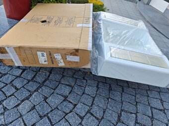 Prodám skříňku se zrcadlem a úložným prostorem - 4