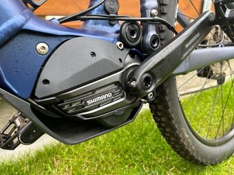 Celoodpružené ZÁNOVNÍ elektrokolo ROCK MACHINE 29" / 168km - 4