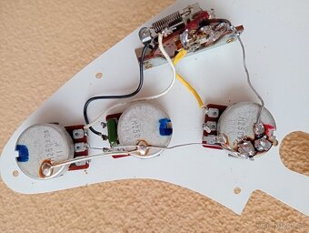Snímače Stratocaster- pickguard, poťáky 70 roky Greco,Maya - 4