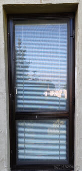 Bílé/hněd.dřevo plast balk. dveře 94,5x213 + žal.+síť - 4