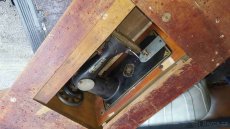 starožitný šicí stroj - 4