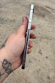 Samsung galaxy Z flip5 - 4