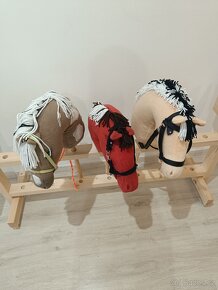 Dřevěný stojan (stáj) na Hobby horse - pro 7 koníků - 4
