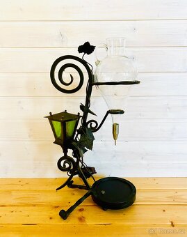 Stará kovaná lampa s nádobou na víno - 4