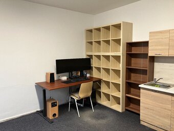 Pronájem kanceláře s kuchyňkou 25m² - 4
