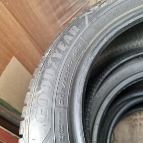 Goodyear zimní 205/55/17 2ks - 4