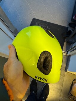 Dětská cyklistická helma 500 žlutá použita 6 měsíců - 4