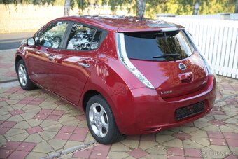 Nissan Leaf 2017 30kWh - lehce poškozený - plně pojízdný - 4