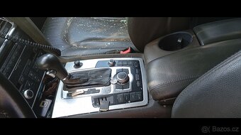 Prodám náhradní díly z Audi Q7 3.0 zdi BUG171kw - 4