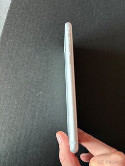 iPhone 8, 128 GB bílý - 4