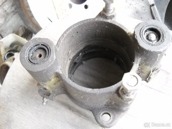 E 512-514 domeček ložiska pojezdového urychlovače - 4