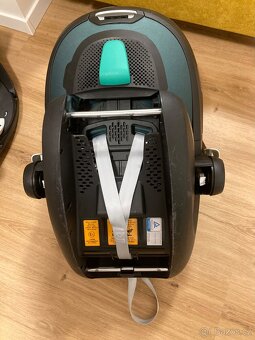 Maxi Cosi Pebble 360 Pro 2 + Family fix base - 4