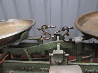 Nabízím starožitné váhy z 19 stol. Dekorace.Nejde o novou vě - 4