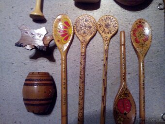 stará malovaná dřevěná dekorace - 4