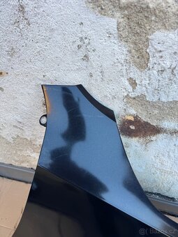 Prodám levy přední  blatník  Škoda rapid  2012/2015 - 4