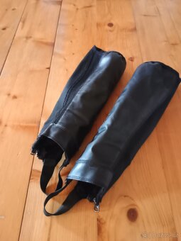 Jezdecké perka a chapsy - 4