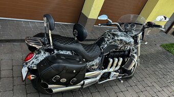 Triumph Rocket III Classic - 4