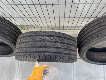Prodám jeté pneu 235/35 R19 - 4