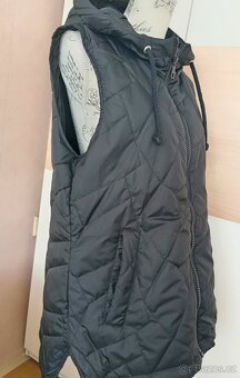 Černá prošívaná vesta vel. XL - 4