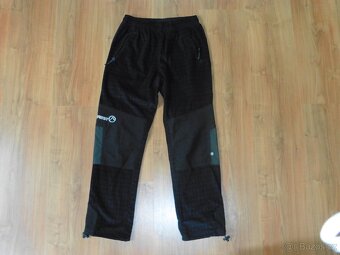 1x softshell kalhoty, 2x sport. kalhoty a 3x tepláky vel.146 - 4