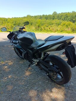 Yamaha YZF R1 - 4