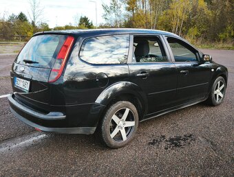 Prodám Ford Focus Ghia 1.6 benzín v dobrém stavu - 4