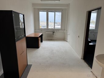 Pronájem kancelářských prostor v administrativní budově - 4
