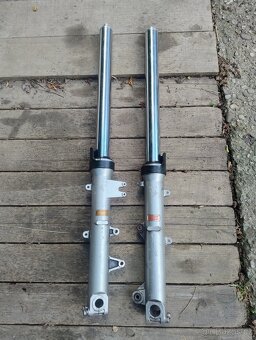 Honda VFR 800 tlumiče SHOWA - 4