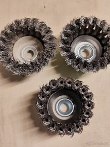 Wurth nerez.hrníčkové kartáče +brus. talíř 150mm suchý zip - 4