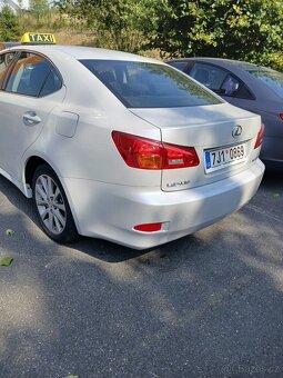 Lexus is 220d - 4